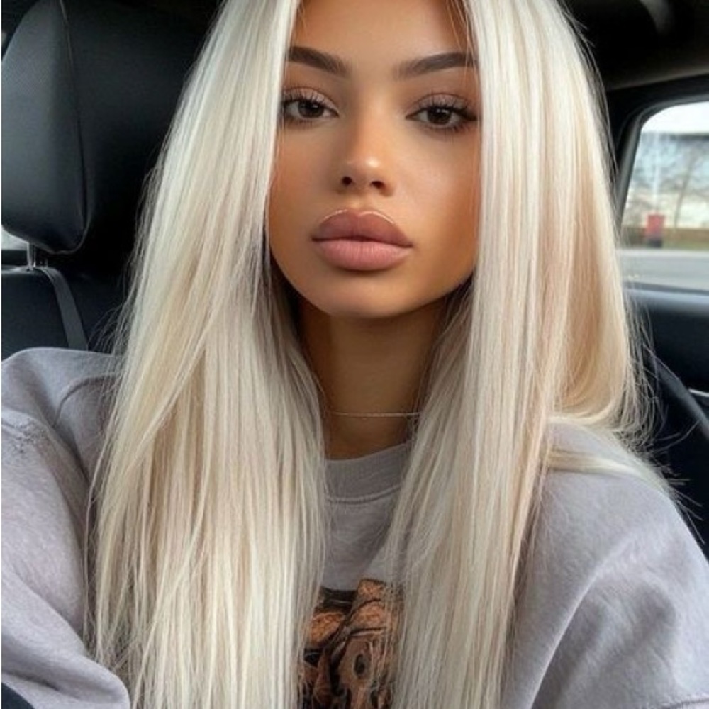 LOLA 22” Light 613 Blonde Lace Straight  Front Wig * NEW*